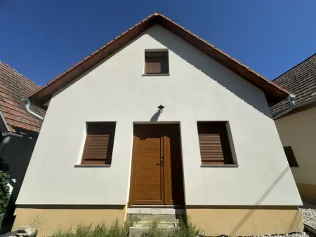 eladó téglalakás, Paks