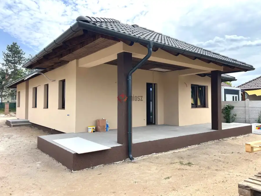 eladó új építésű családi ház, Erdőkertes