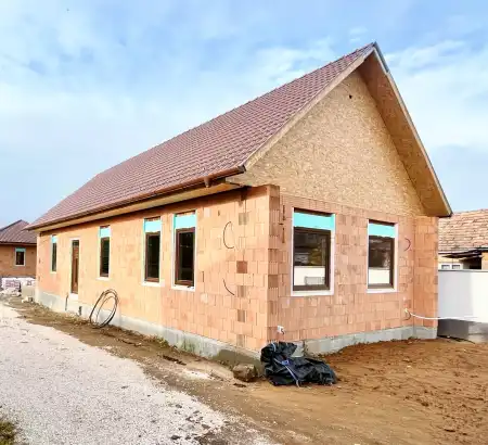 eladó új építésű családi ház, Újhartyán