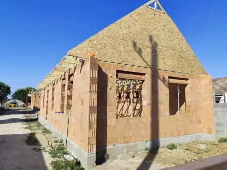 eladó új építésű családi ház, Újhartyán