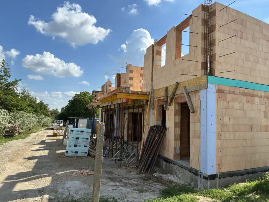 eladó új építésű téglalakás, Pécs