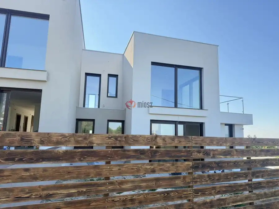 eladó új építésű téglalakás, Vác