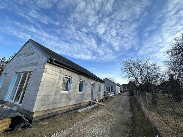 eladó újépítésű családi ház, Balatonszemes