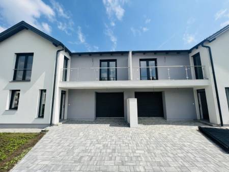eladó újépítésű családi ház, Tata
