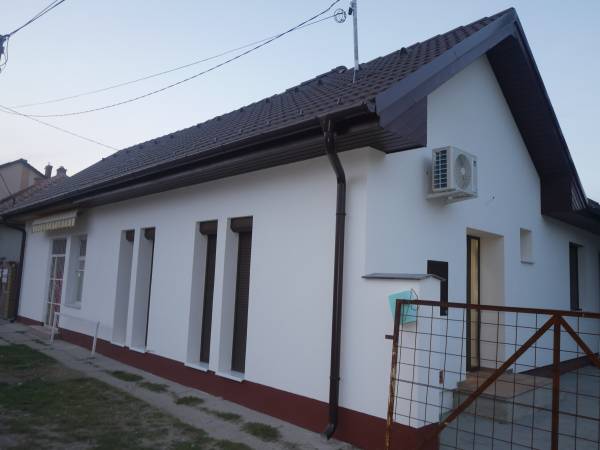 eladó újszerű családi ház, Albertirsa