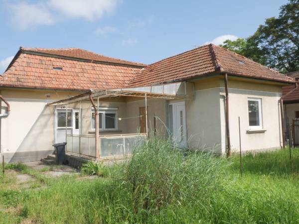 eladó újszerű családi ház, Albertirsa