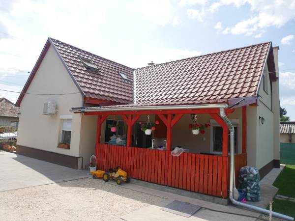 eladó újszerű családi ház, Albertirsa