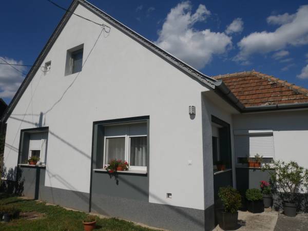 eladó újszerű családi ház, Albertirsa