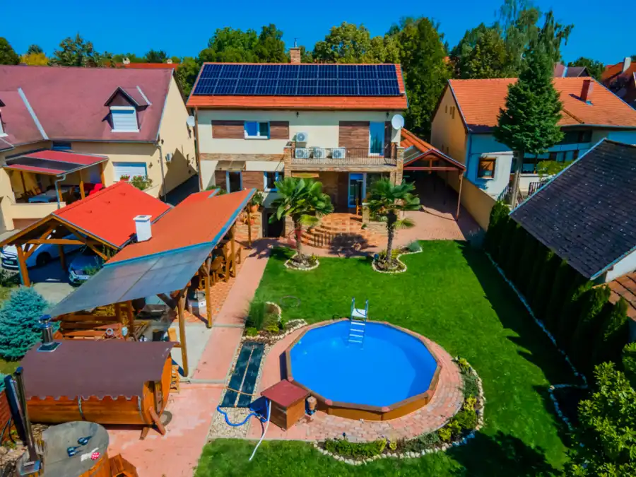 eladó újszerű családi ház, Balatonszabadi