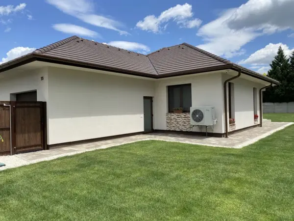 Eladó újszerű családi ház, Békéscsaba 3 szoba 159 m² 159 M Ft