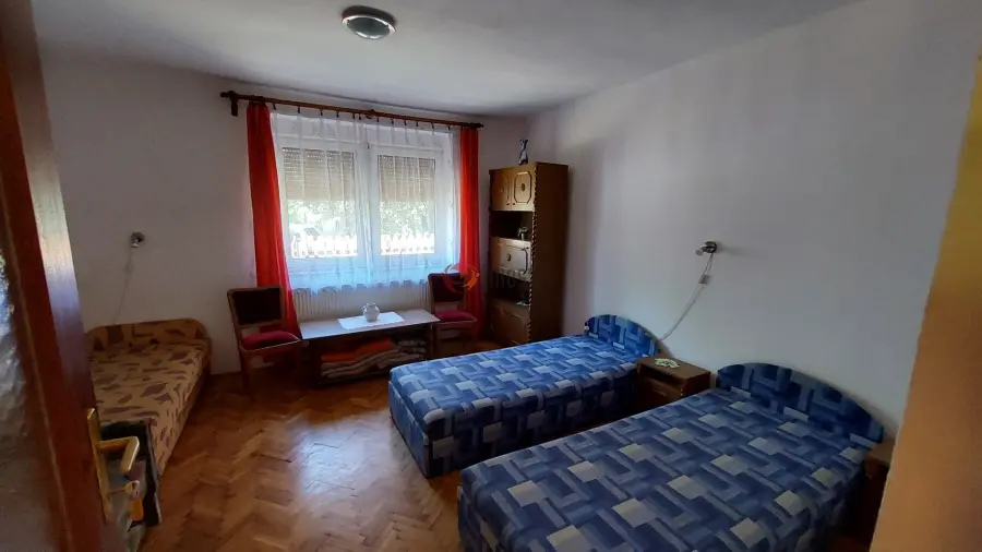eladó újszerű családi ház, Bodrogkeresztúr