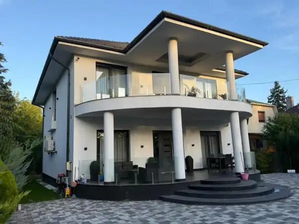 Eladó újszerű családi ház, Budapest, III. kerület 3+2 szoba 240 m² 290 M Ft