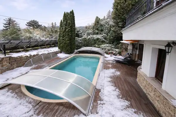 Eladó újszerű családi ház, Budapest, XII. kerület 7+2 szoba 470 m² 649 M Ft