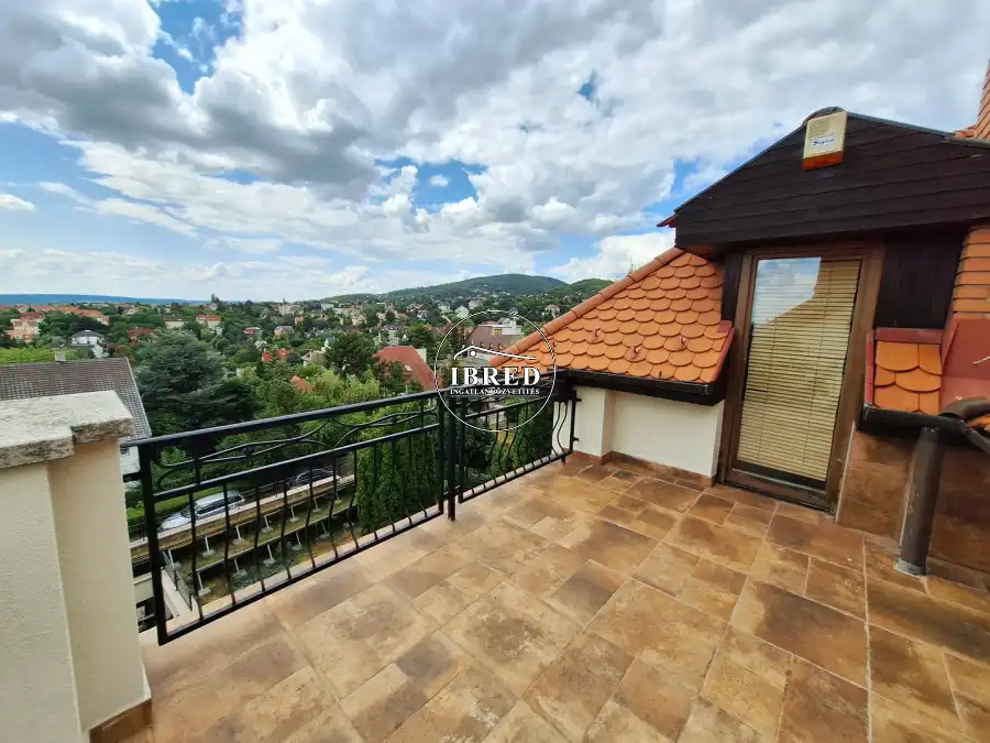 eladó újszerű családi ház, Budapest, XII. kerület