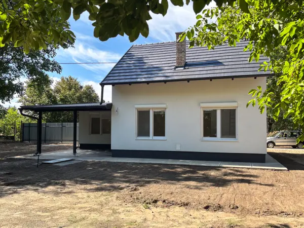 Eladó újszerű családi ház, Cegléd 1+2 szoba 73 m² 59.99 M Ft