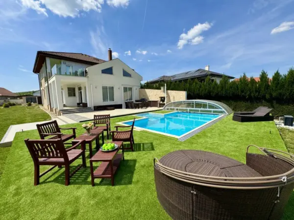Eladó újszerű családi ház, Csobánka 5 szoba 195 m² 250 M Ft