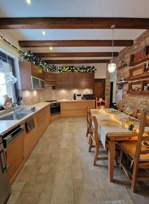 Eladó újszerű családi ház, Délegyháza 4+2 szoba 120 m² 142.9 M Ft