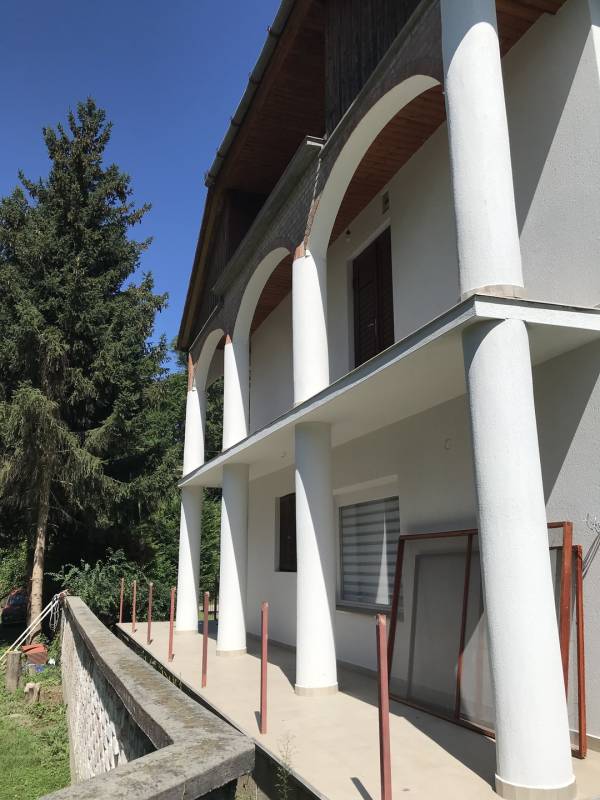 eladó újszerű családi ház, Szigethalom