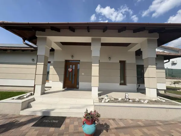 Eladó újszerű családi ház, Szigetszentmiklós 5+2 szoba 255 m² 264 M Ft