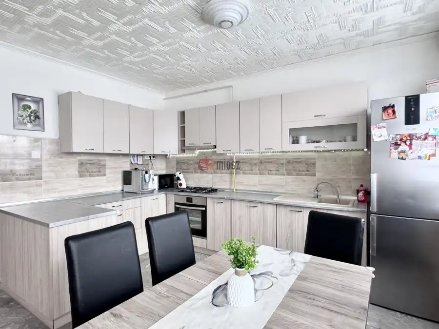 eladó újszerű családi ház, Verpelét