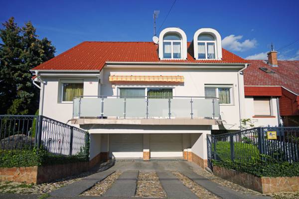 eladó újszerű ikerház, Budapest, XI. kerület