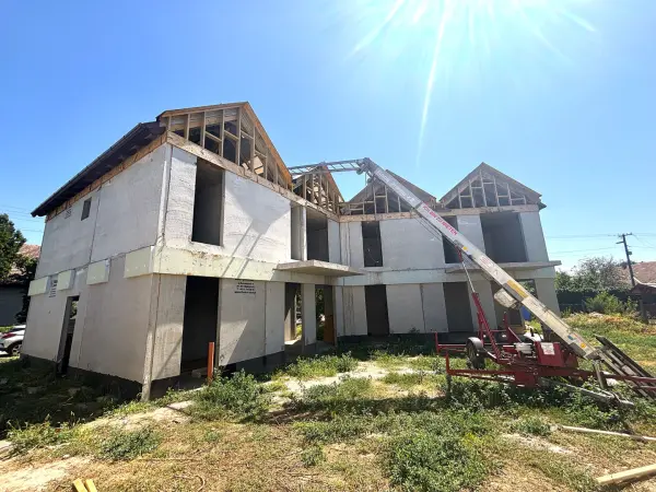 Eladó újszerű ikerház, Szeged 5 szoba 148 m² 159.5 M Ft