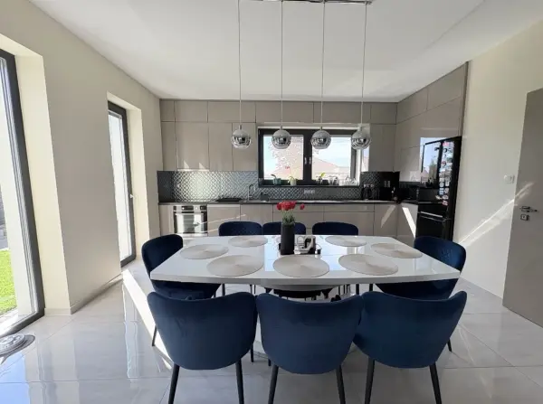 Eladó újszerű ikerház, Szigetszentmiklós 4 szoba 160 m² 199.9 M Ft
