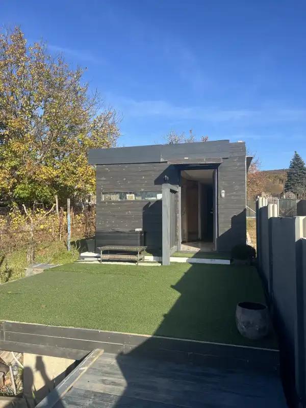 Eladó újszerű nyaraló, Tatabánya 2+2 szoba 90 m² 32.9 M Ft