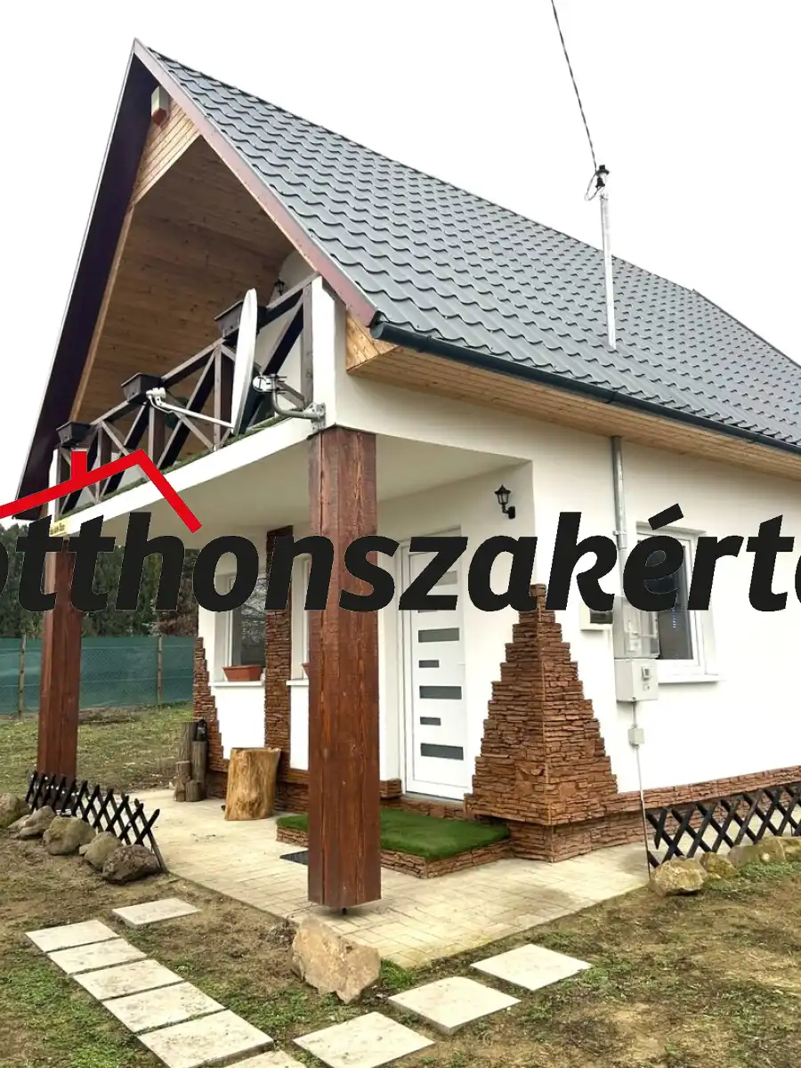 eladó újszerű nyaraló, Tura