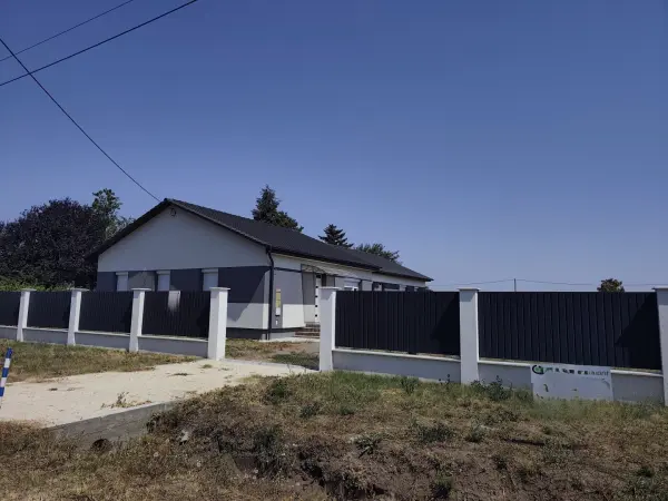 Eladó újszerű sorház, Tiszakécske 1 szoba 61 m² 46.9 M Ft