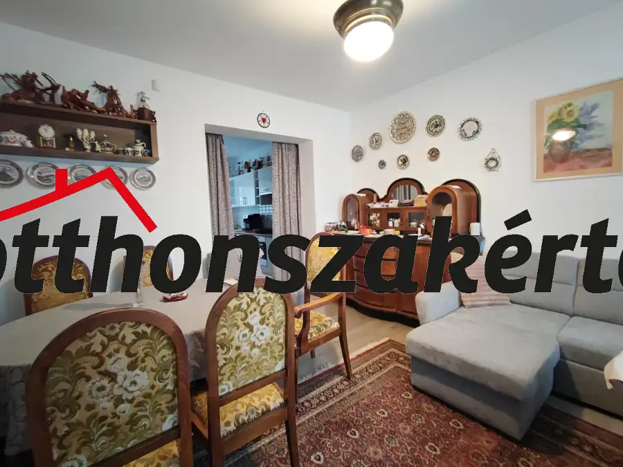 eladó újszerű téglalakás, Aszód