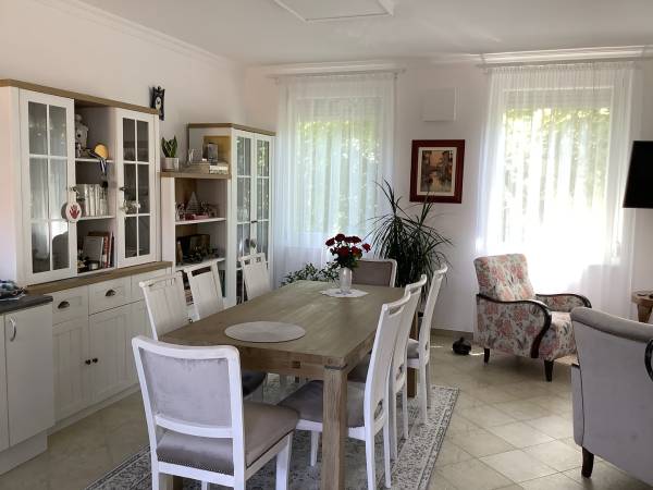 eladó újszerű téglalakás, Békéscsaba