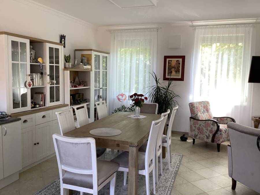 eladó újszerű téglalakás, Békéscsaba