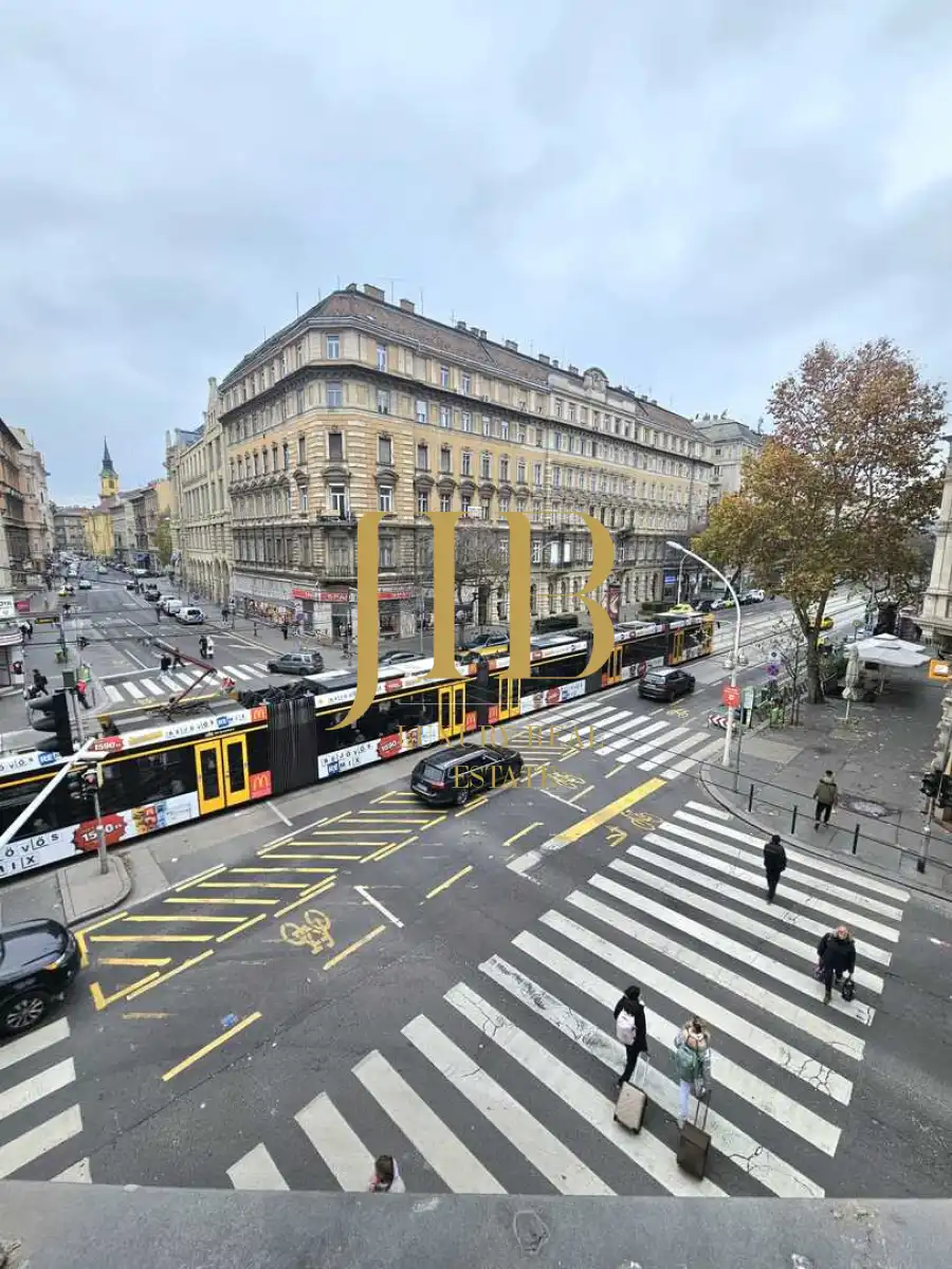 eladó újszerű téglalakás, Budapest, VII. kerület