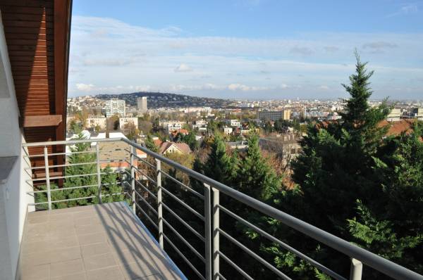 eladó újszerű téglalakás, Budapest, XI. kerület