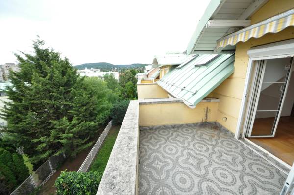 eladó újszerű téglalakás, Budapest, XI. kerület