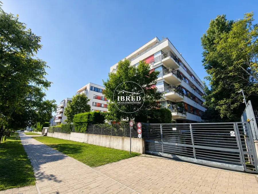 eladó újszerű téglalakás, Budapest, XI. kerület