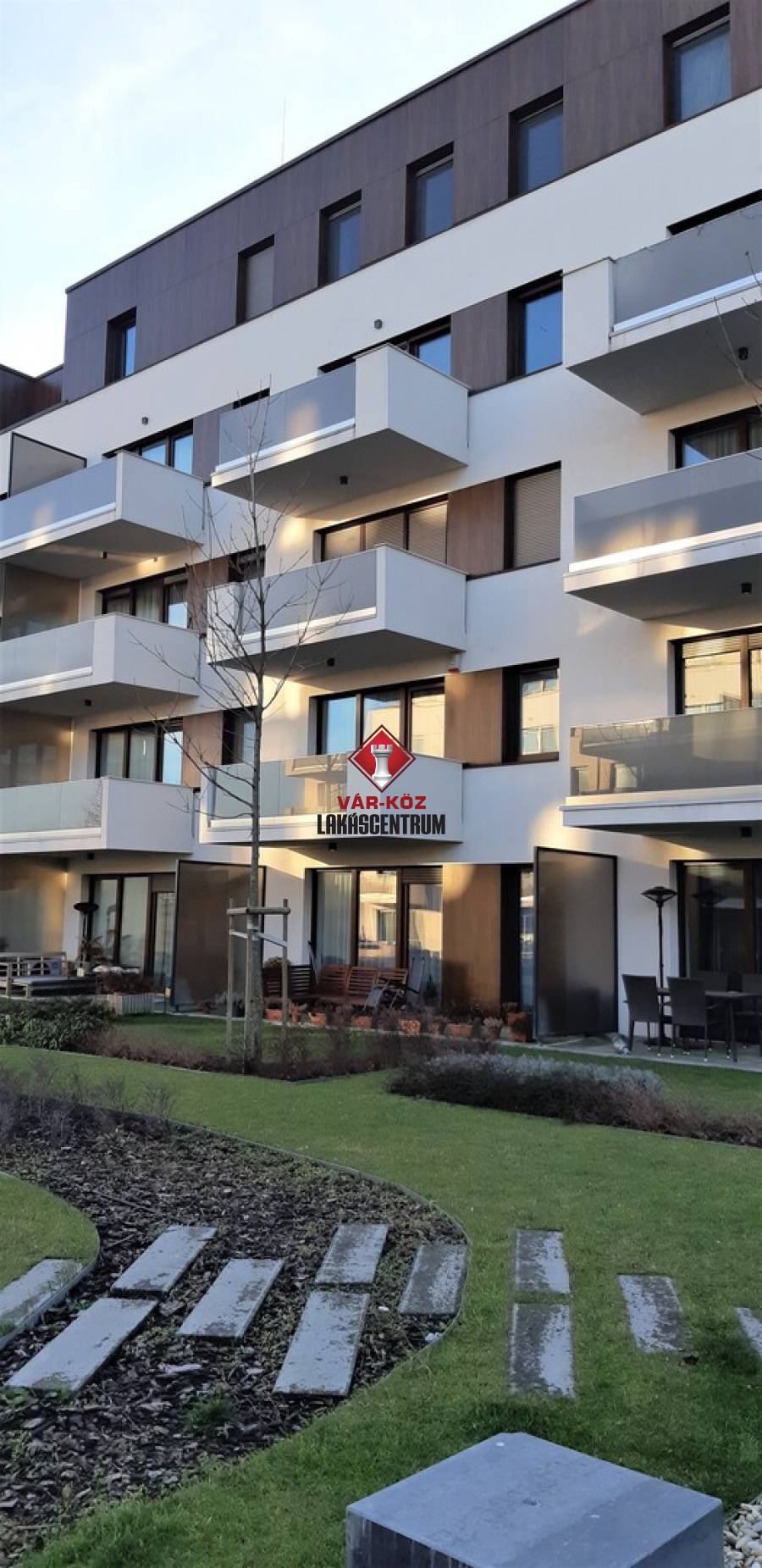eladó újszerű téglalakás, Budapest, XI. kerület