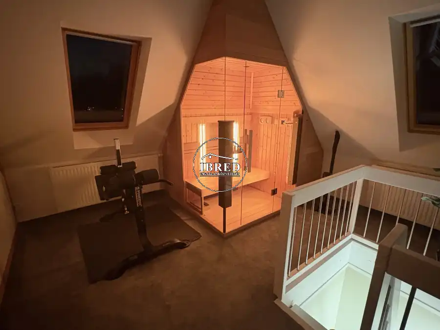 eladó újszerű téglalakás, Budapest, XII. kerület