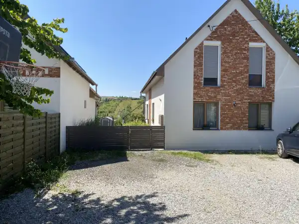 Eladó újszerű téglalakás, Eger 4 szoba 84 m² 104.7 M Ft