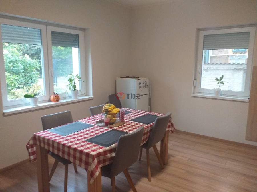 eladó újszerű téglalakás, Halásztelek