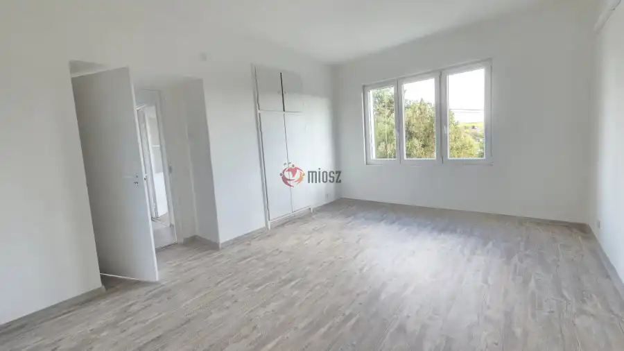 eladó újszerű téglalakás, Mád