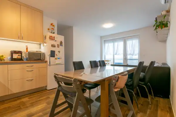 Eladó újszerű téglalakás, Mosonmagyaróvár 4 szoba 65 m² 72.9 M Ft