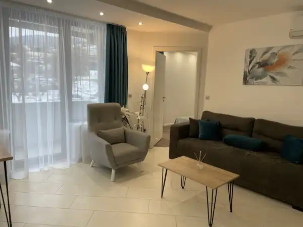 Eladó újszerű téglalakás, Pécs 3 szoba 60 m² 80 M Ft