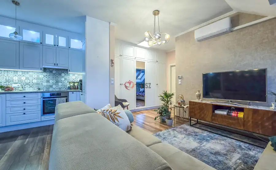 eladó újszerű téglalakás, Sopron