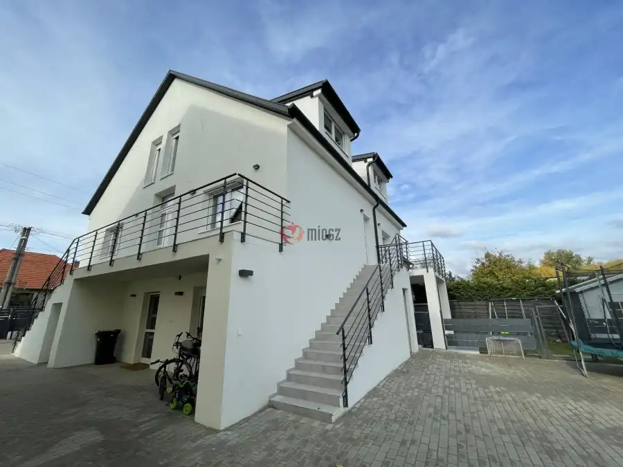 eladó újszerű téglalakás, Székesfehérvár